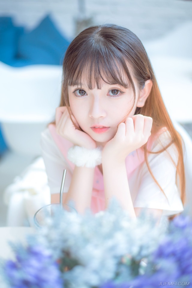 友情是两心相交，友情是不求回报，友情是没有烦恼，友情是温暖拥抱，友情是相伴到老。友情是你我快乐的微笑！